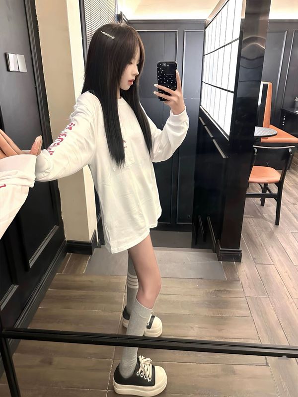 白色纯棉梵字母印花长袖t恤女秋季2025新款宽松慵懒风松弛感上衣|undefined