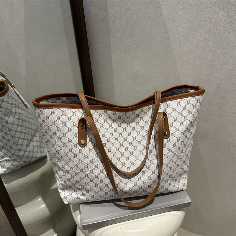 シンプルでファッショナブルな女性用大容量トートバッグ 2025 新しいトレンディなスタイルの通勤大容量ポータブルショルダーバッグトレンディ|undefined