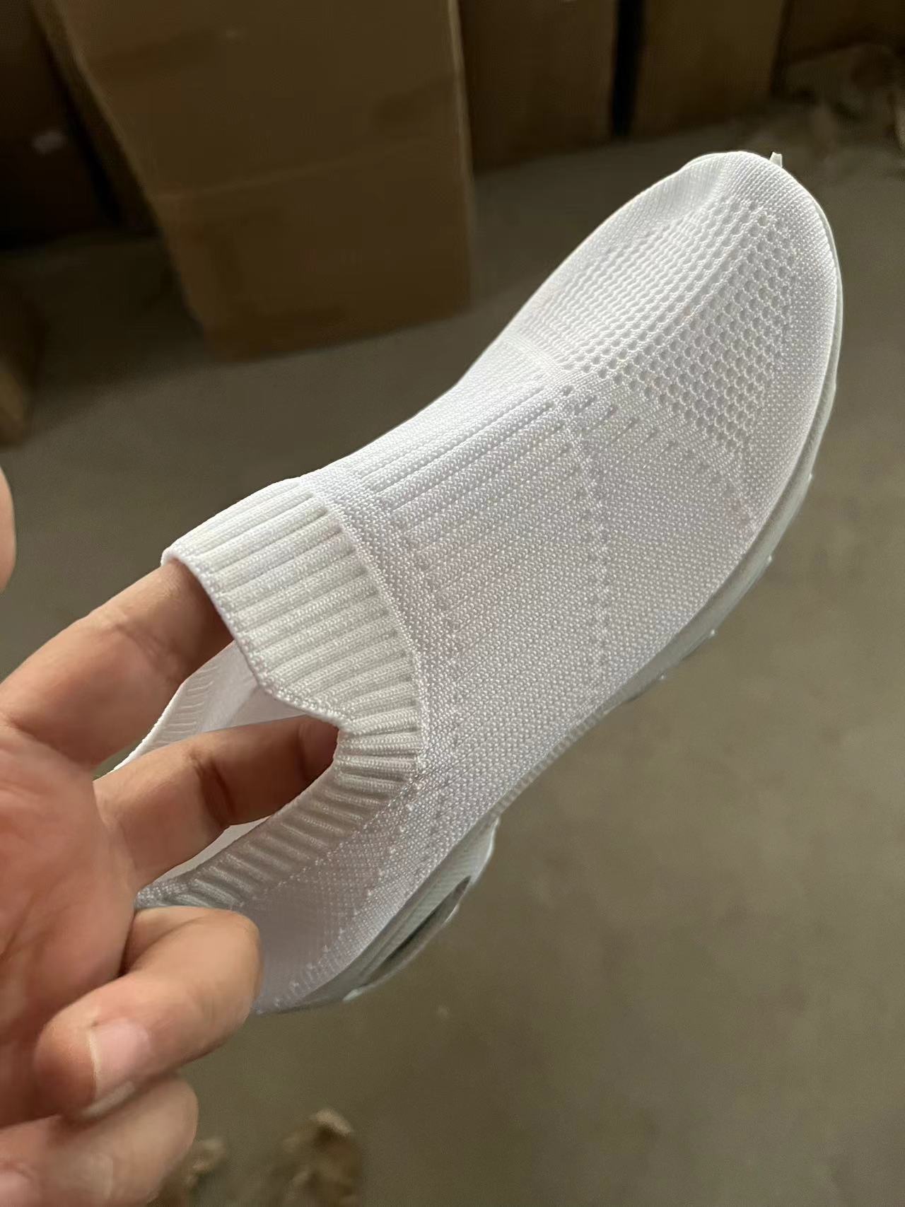 Zapatos deportivos transfronterizos 2025 para madres, zapatos deportivos de malla transpirable sin cordones, zapatos casuales de plataforma con suela gruesa que aumentan la altura.