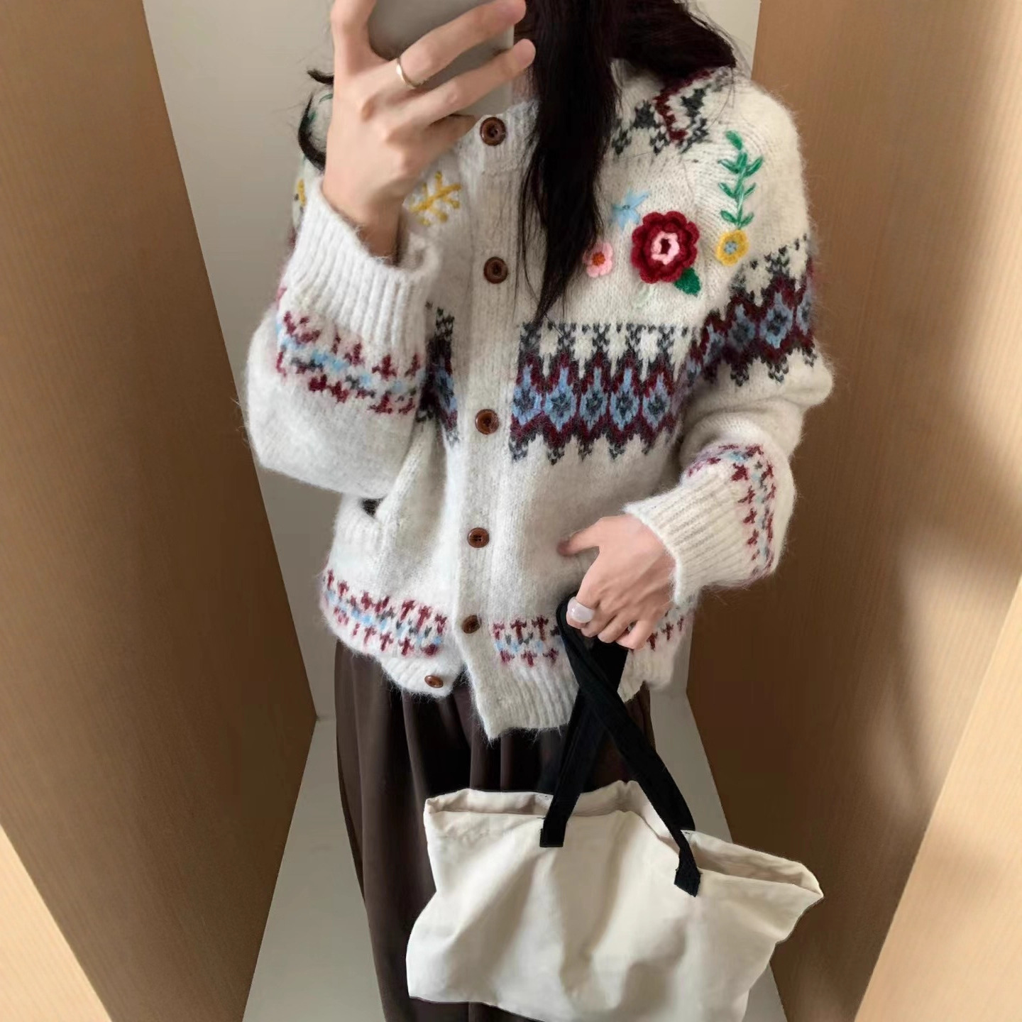 费尔岛手工立体花朵刺绣针织开衫女2025秋冬新款宽松慵懒毛衣外套