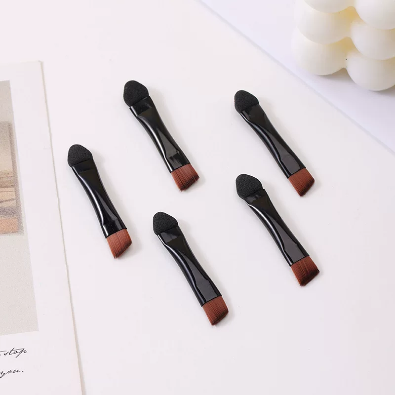 Eye pencil, handheld brush, natural style