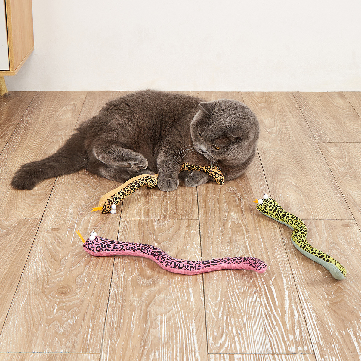Mainan ular piton panjang realistis lintas batas, mainan kucing kreatif dengan catnip, grosir perlengkapan kucing
