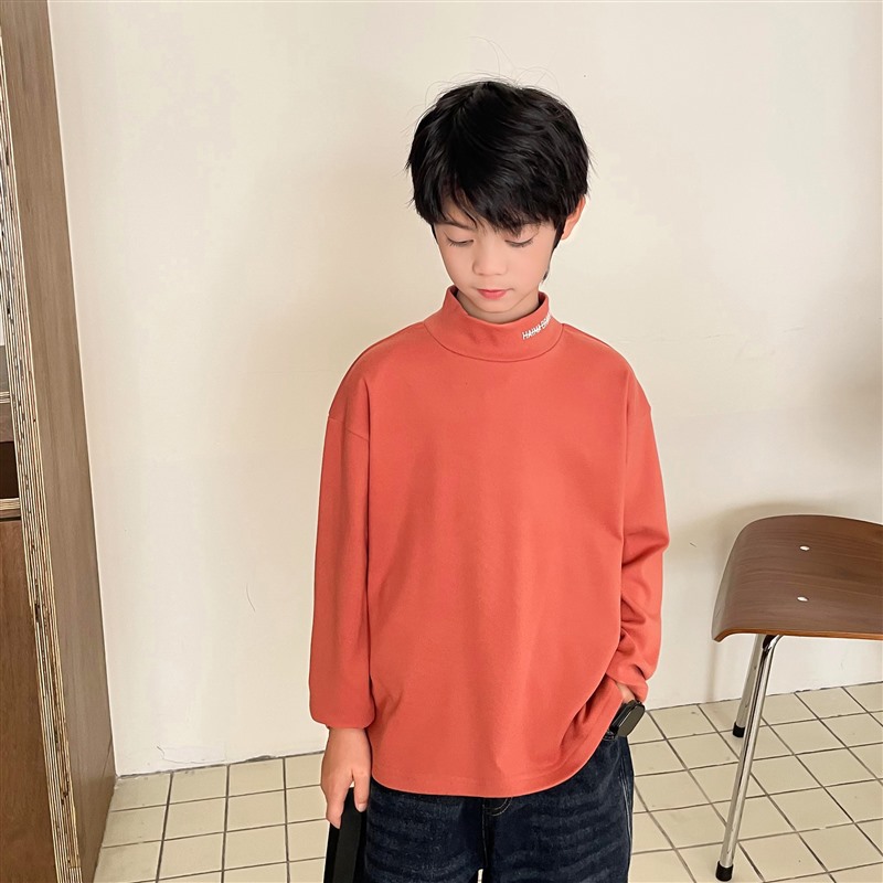 Camisa de fondo de cuello alto medio para niños engrosada 2023 ropa interior cálida para niños nuevos ropa de otoño e invierno camisa de manga larga para niños medianos y grandes