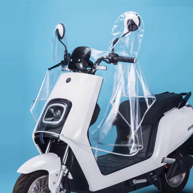 電気自動車の中のコントロールカバーは雨を遮ります。|undefined