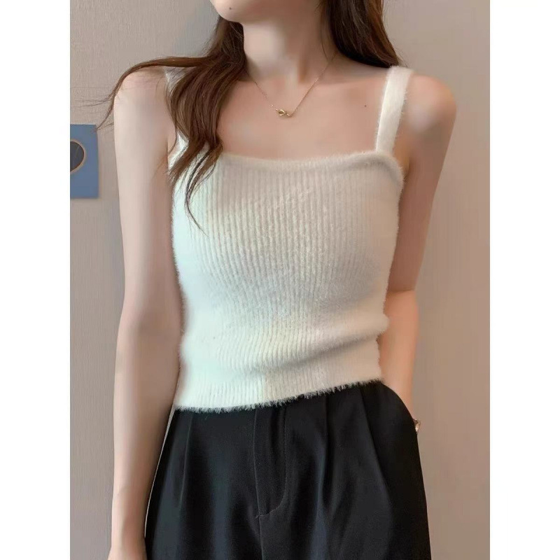 Live Streaming of a Dropshipping Imitation Mink Velvet Short Knitted Camisole for Women in Autumn and Winter, Thickened Vest for Layering and Warmth Live Streaming of a Dropshipping Imitation Mink Velvet Short Knitted Camisole for Women in Autumn and Winter, Thickened Vest for Layering and Warmth