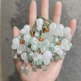 天然天山翠吊坠蝴蝶新疆金丝玉白飘绿平安翡翠色飘花玉石会销礼品