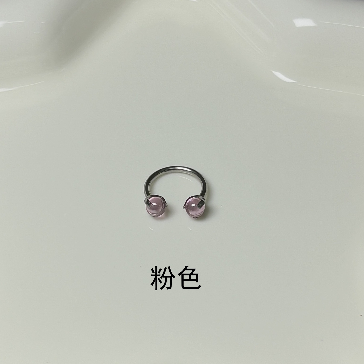 16G labret stud size and finish detail