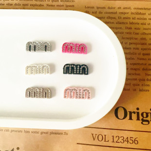 Korean-style Letter Mini Grab Hairpin Side Simple M Letter Hair Accessories Hole Shoes Mobile Phone Case Clothing Accessories