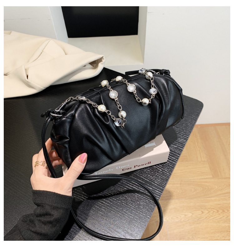 Wholesale Soft Pu Fold Pearl Chain Single Shoulder Handbag Nihaojewelry display picture 50
