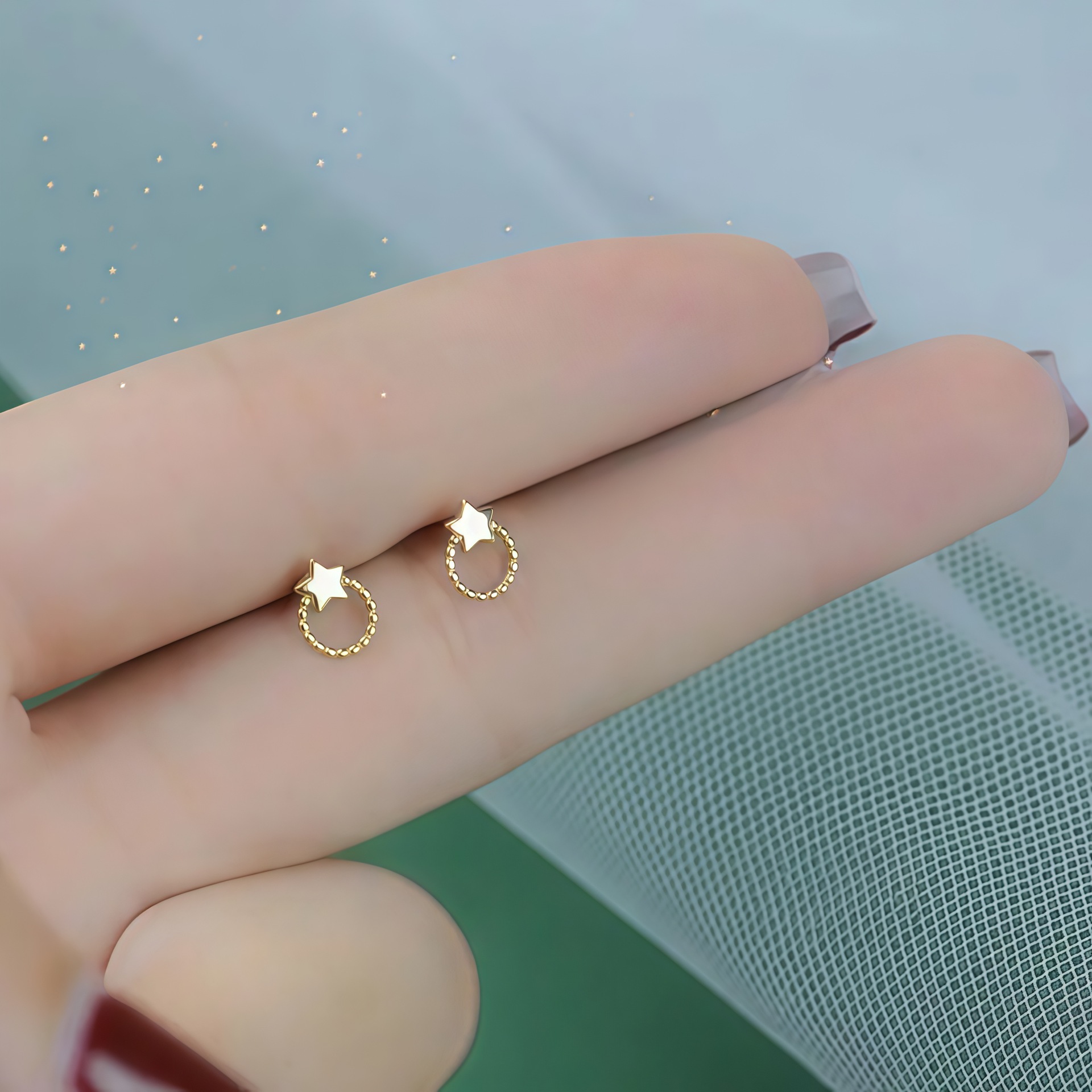 Puesto de mercado nocturno Pendientes de temperamento de moda caliente Pendientes de otoño e invierno para mujer Pendientes de perlas de imitación de lujo ligero de alta gama al por mayor