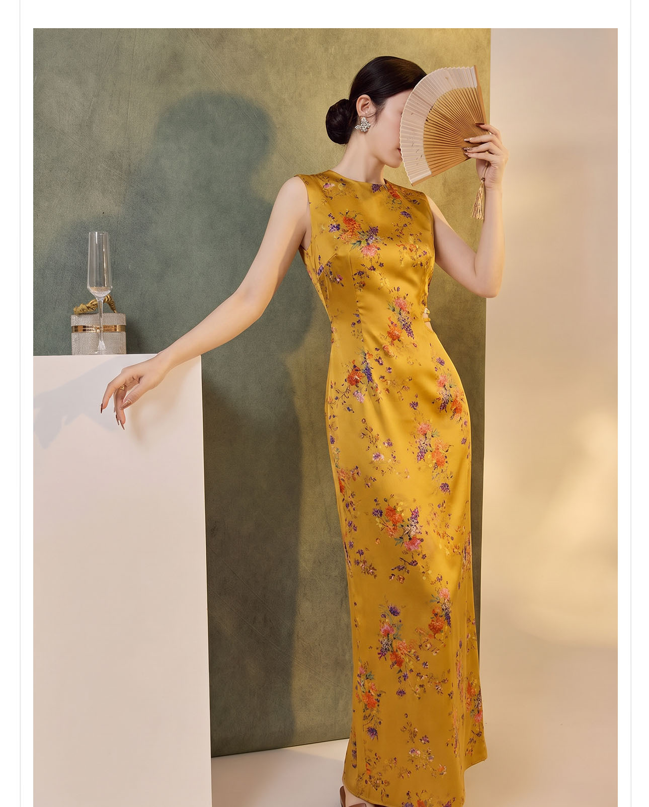 Sườn xám satin in hoa thắt lưng mạ vàng chạm rỗng — màu vàng chi tiết 8
