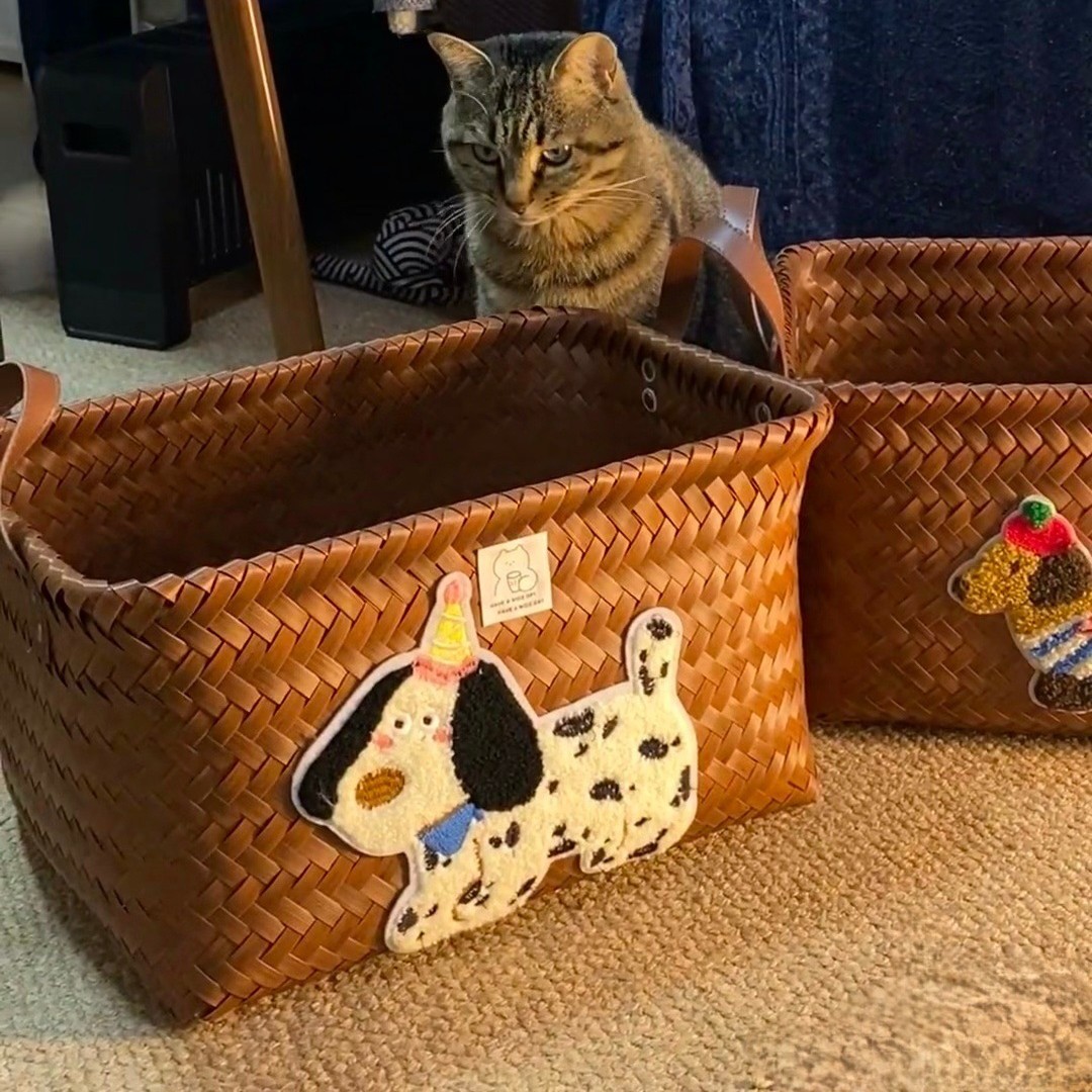 アメリカの汚いかごの洗濯桶の間食のおもちゃの雑物の赤い本の同項の取っ手は藤編みの服をまねてバスケットを収納します。