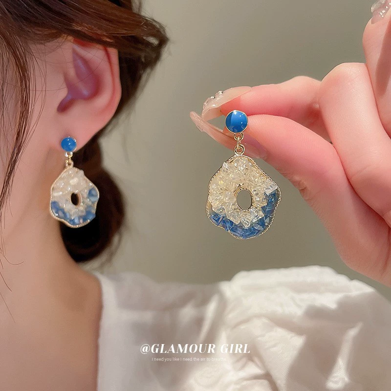 Серебряная игла, свежие сережки, градиент, стиль высокого качества