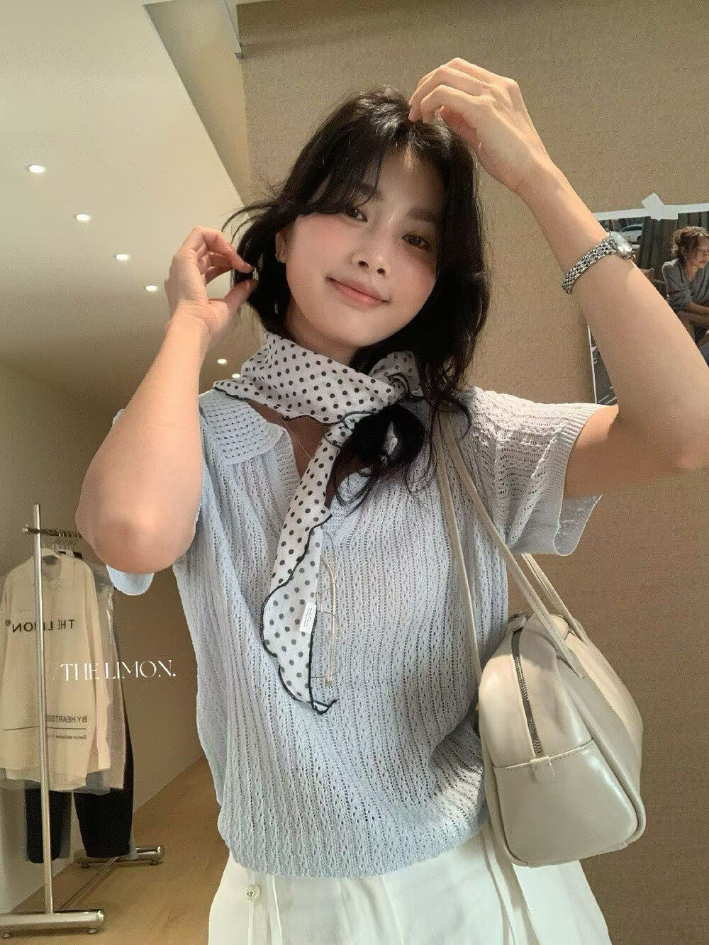 Áo thun nữ cổ polo phối ren họa tiết thắt nút tay ngắn — Đỏ thẫm, màu đen, trắng ngà, xanh nhạt chi tiết 18