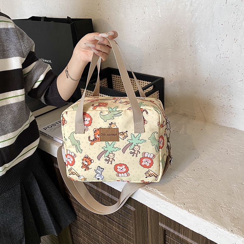 可爱卡通手提包女小方包妈咪包2025新款单肩斜挎包包便当包午餐包