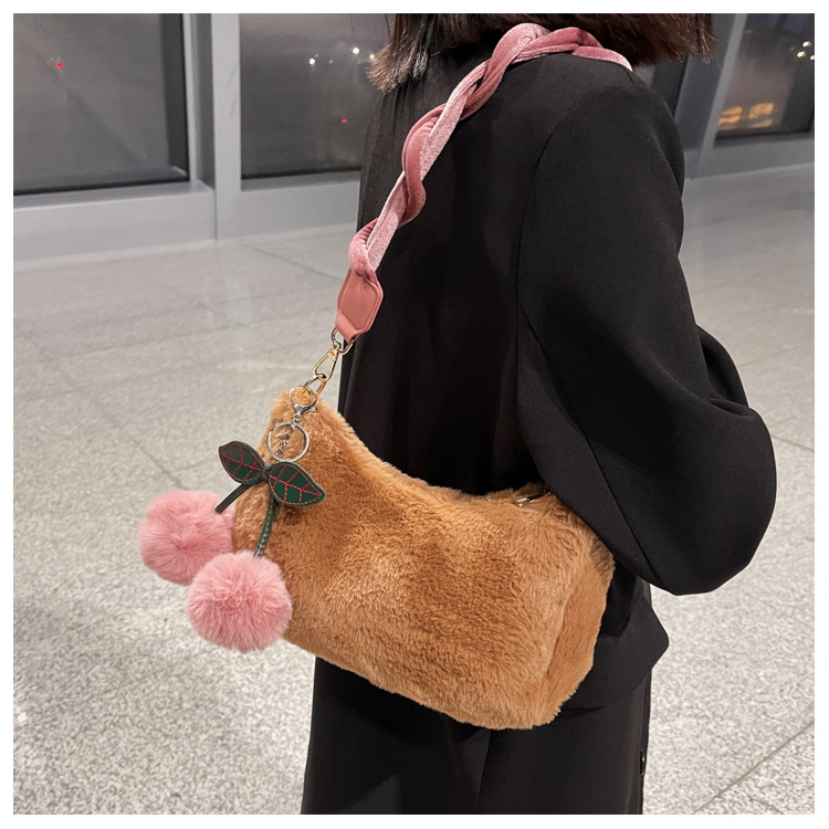 Furry Underarm Solid Color Plush One-shoulder Messenger Texture Bag display picture 3