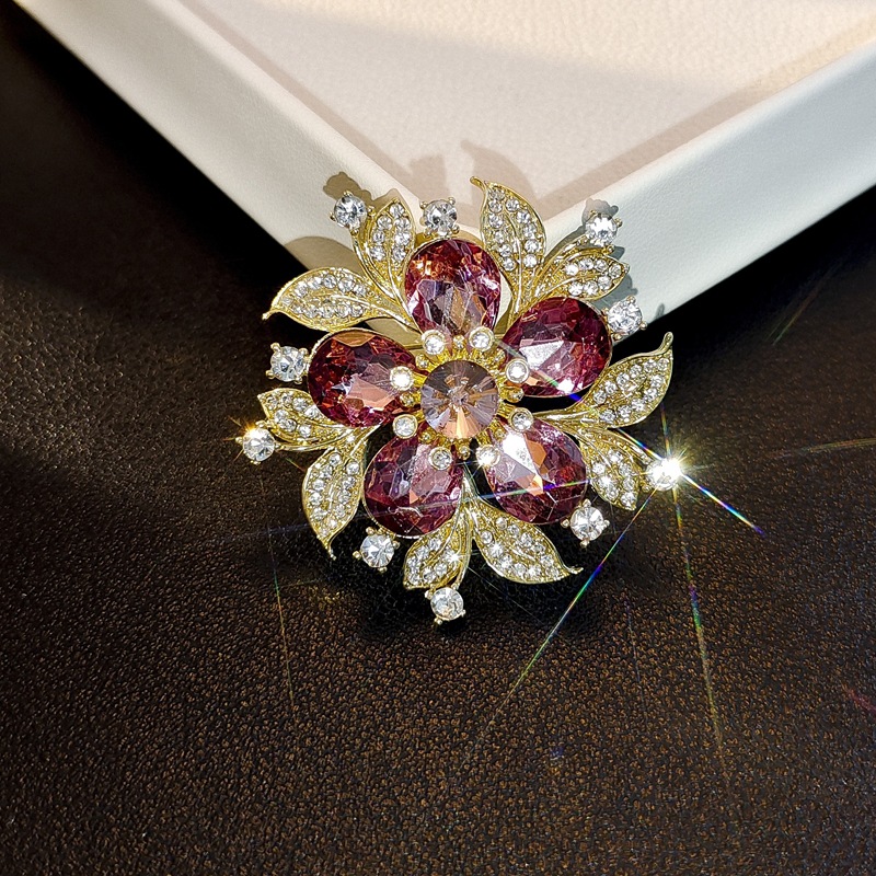 European and American Fashion New Crystal Flower Brooch Fashion Alloy Design Brooch Women's Exquisite Stereo Flower Accessories