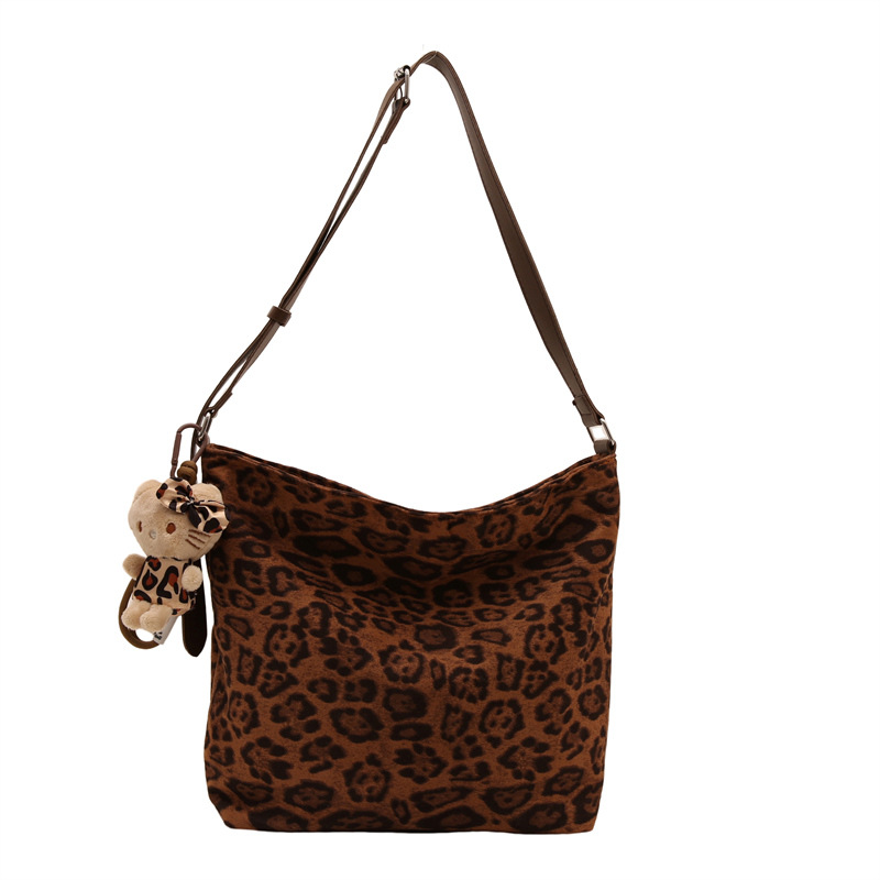 Bolso de leopardo de gran capacidad para mujeres 2024 nuevo otoño invierno retro popular bolso de hombro de viaje ocio mochila