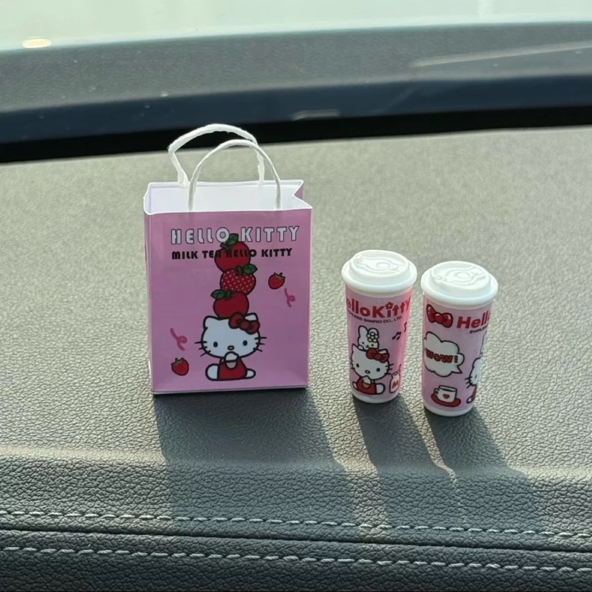 Popular cute mini KT milk tea car decoration, desktop miniature mini milk tea car ornament, new car gift