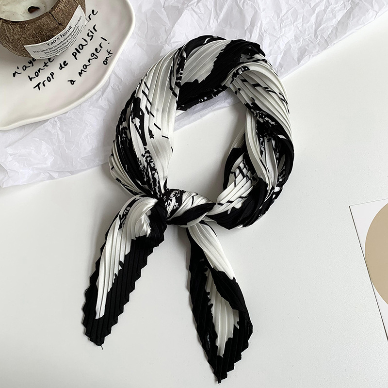 Bufanda de seda, bufanda cuadrada, sentido avanzado, camisa decorativa arrugada de moda coreana de primavera y verano, bufanda pequeña, bufanda en forma de diamante, diadema
