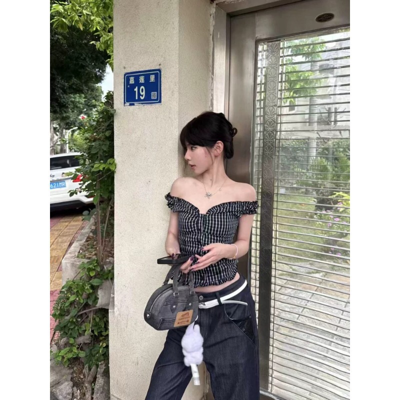 Korean-Style Plaid One-Shoulder Sleeveless Shirt for Women, Summer 2025 New Slim-Fit Waist-Cinching Pure Desire Hot Girl Short Top Korean-Style Plaid One-Shoulder Sleeveless Shirt for Women, Summer 2025 New Slim-Fit Waist-Cinching Pure Desire Hot Girl Short Top
