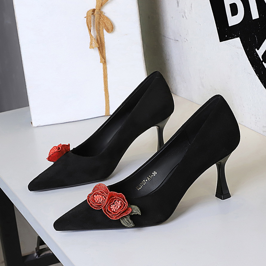 3767-AH85 Pointed Toe Stiletto Heels For Women, Suede Shallow Mouth Versatile Rose Flower Elegant Black High Heel Pumps_vogvips.com