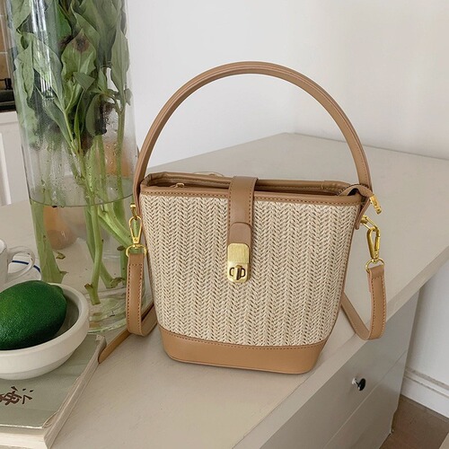 Woven straw bag for women 2024 new high-end seaside rattan portable straw bag crossbody bag super popular bucket bag