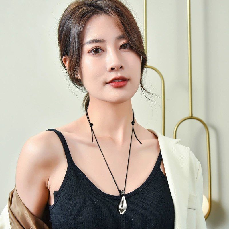 Small design retro trend pendant, necklace, accessory for men and women, simple and elegant design