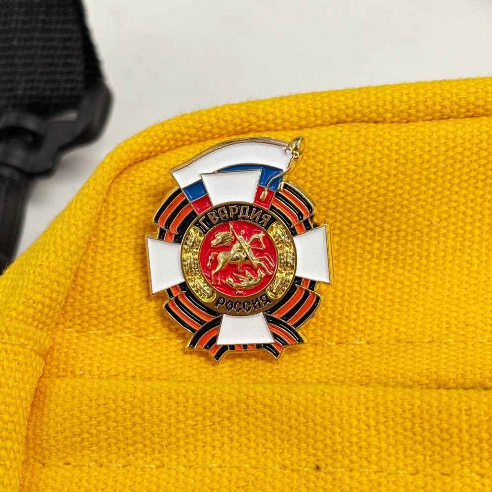 Red Square commemorative badge, Russian vintage St. George enamel brooch, clothing and backpack accessory pendant