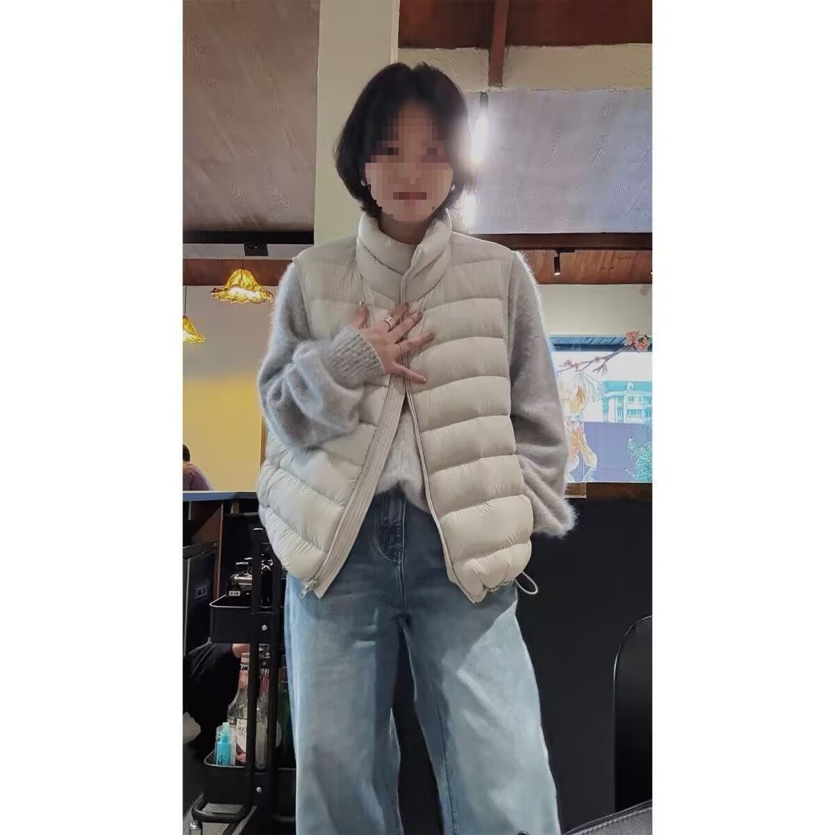 Women's short down vest with small ribbed design, 2026 autumn/winter new collection, 90% white duck down, available in multiple colors, suitable for wearing as an outer layer
