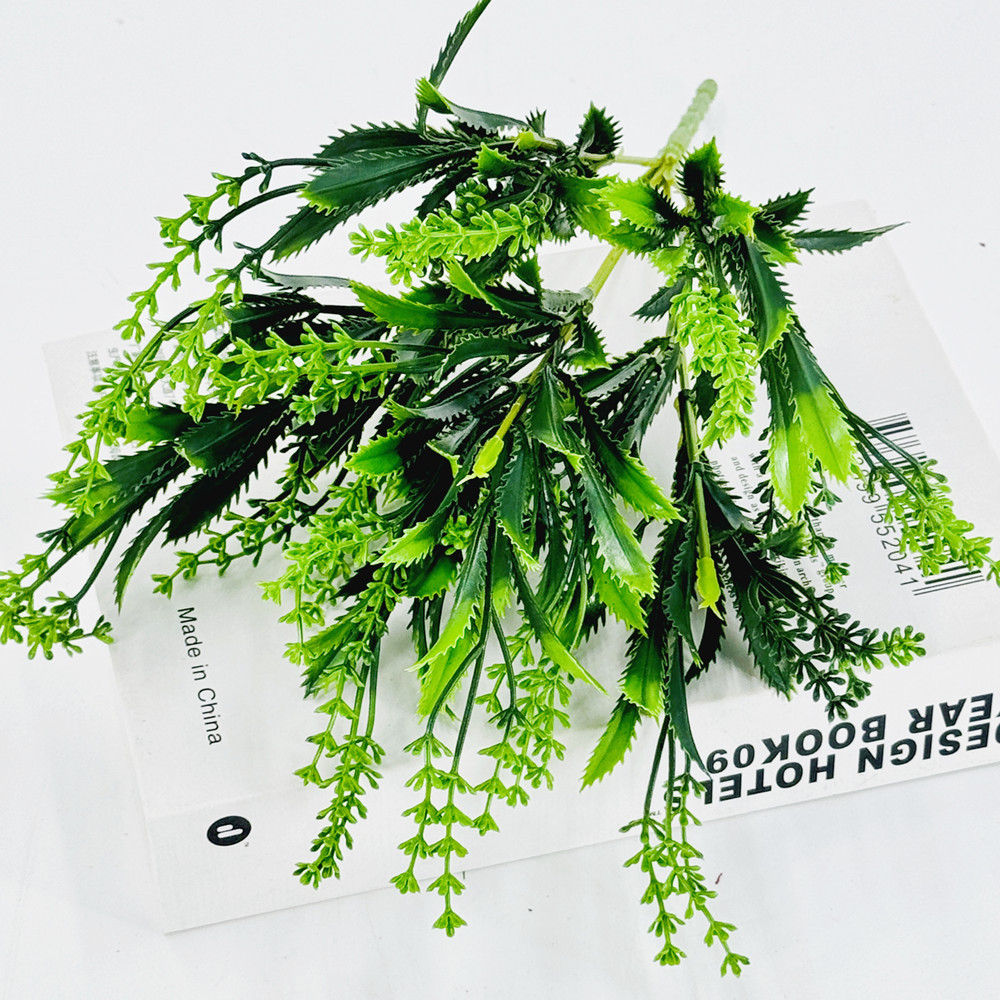 6 tenedores de hierba verde