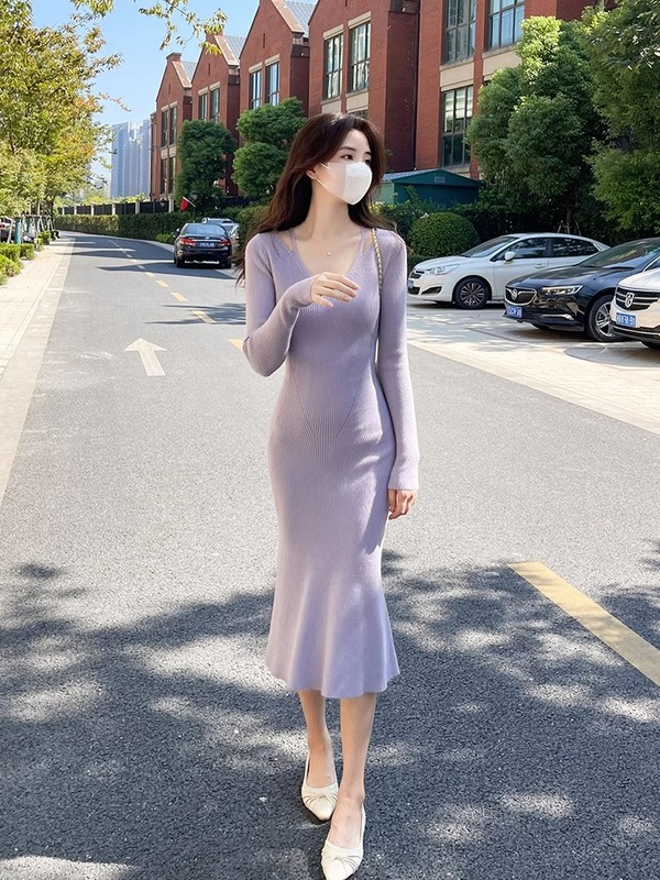紫色v领针织连衣裙子女春秋法式收腰鱼尾长裙修身打底包臀毛衣裙|undefined