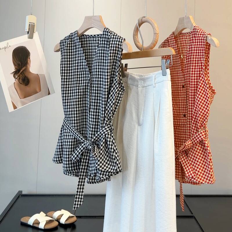 Retro Hong Kong Style V-Neck Plaid Sleeveless Shirt for Women, New Summer Style with Tie Waist, Slimming and Age-Reducing Blouse Top