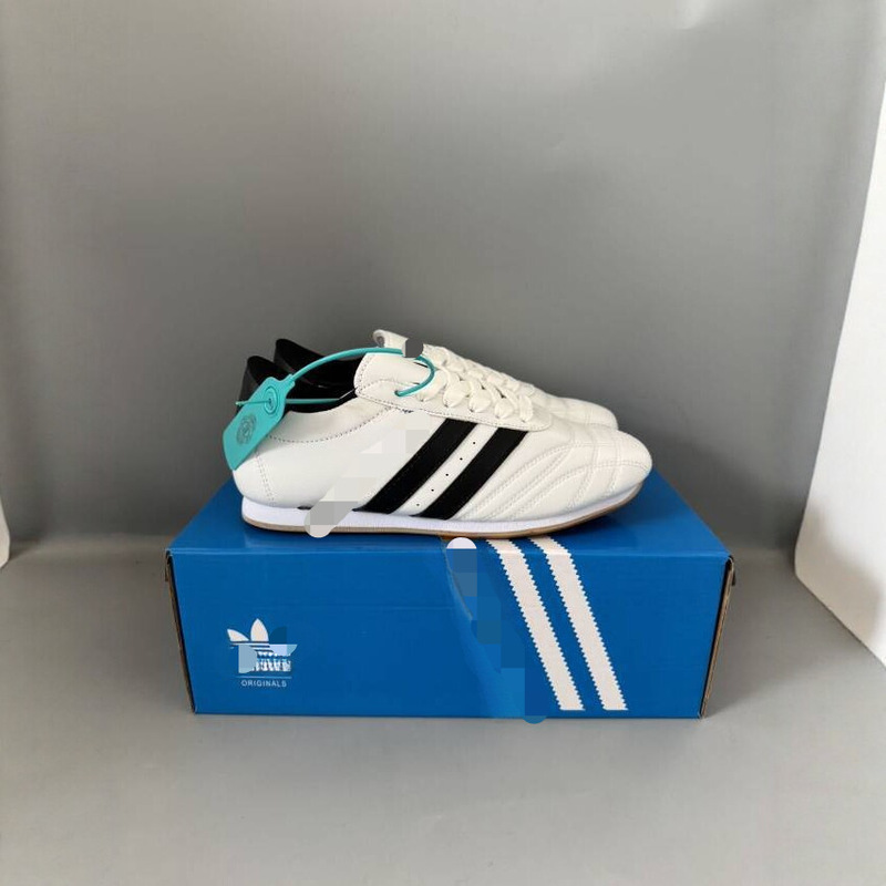 Back-to-school hit: black and white training sneakers, retro round-toe casual shoes, unisex, versatile, durable, and in the trendy "ins" style, a classic design