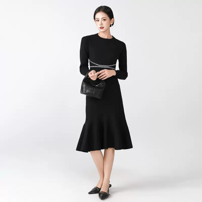 高级感黑色长袖针织连衣裙女2025秋冬收腰显瘦气质圆领打底鱼尾裙