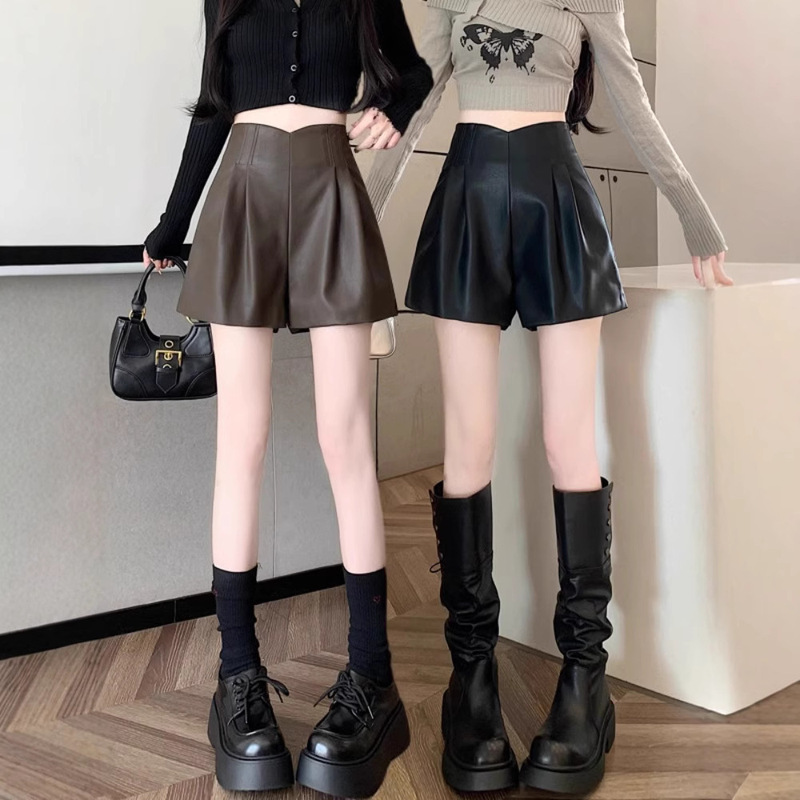 Coffee-Colored Pu Leather Shorts for Women, Autumn/Winter 2025 New High-Waisted A-Line Wide-Leg Shorts for Petite Figures, Suitable for Wearing with Boots