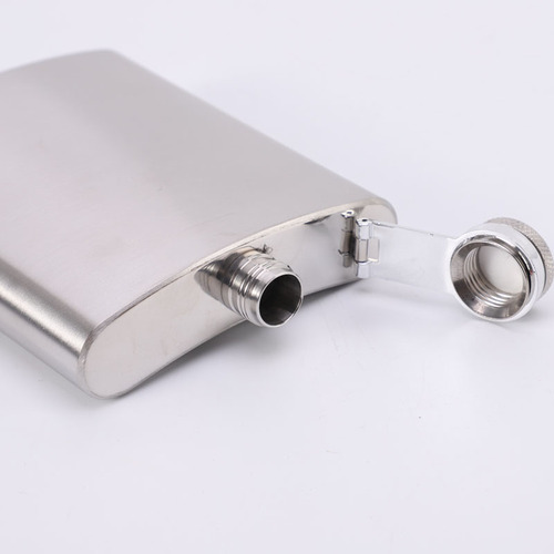Supplier offers 7 oz cross-border gift set of portable stainless steel flat flask and cup for outdoor camping