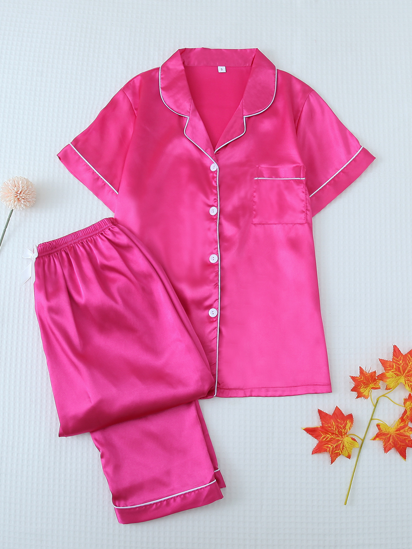 Dames satin pyjama set met korte mouwen en lange broek_voghion.com