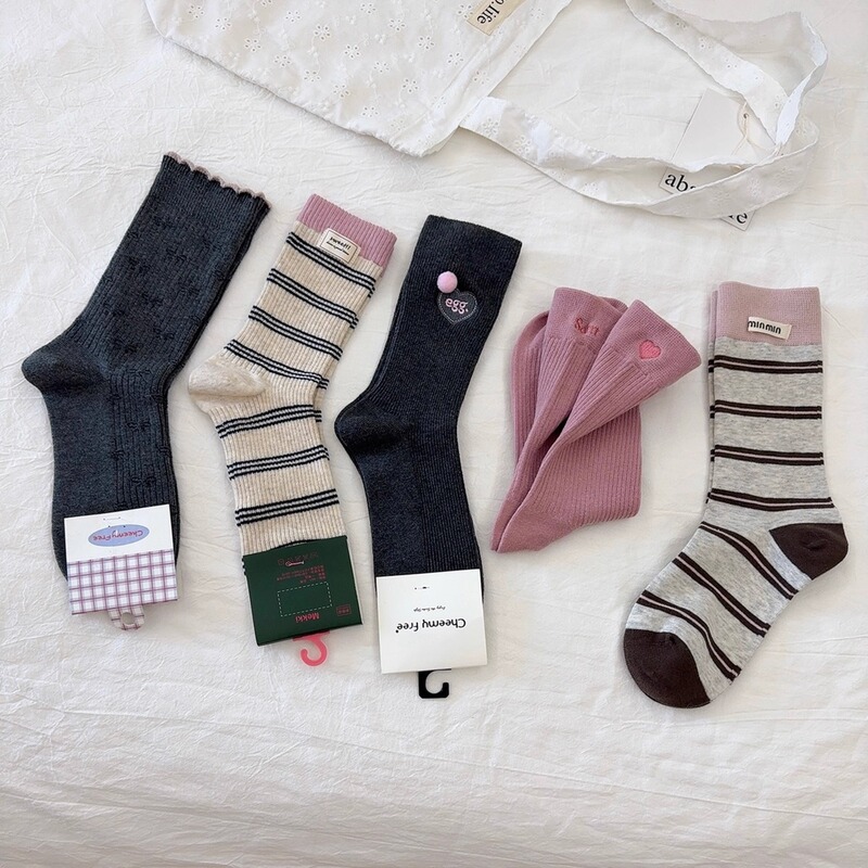 Autumn Is the Time for Cute and Sweet Retro Girls! so High-End~ Seamless Versatile Ins Straight-Leg Mid-Calf Socks