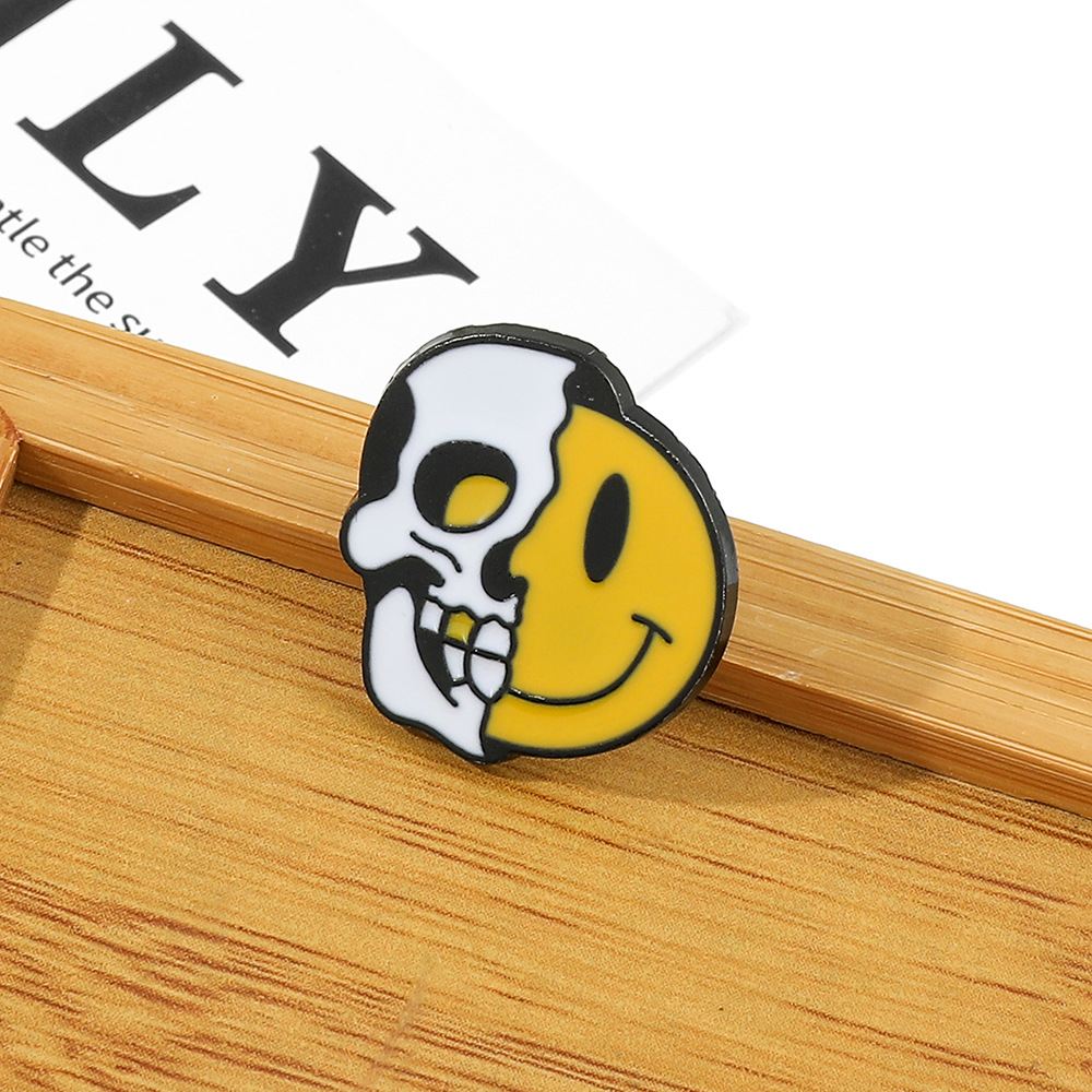 Novelty Smiley Face Emoji Face Skull Alloy Enamel Unisex Brooches display picture 2