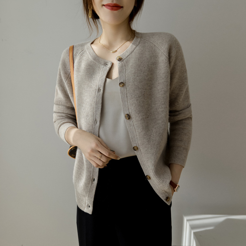 新款圓領羊毛衫韓版純色寬松毛衣短款針織開衫女外穿簡約款毛衣