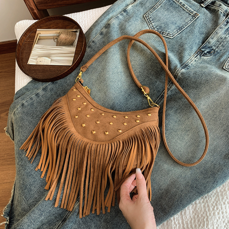 Autumn Frosted Small Bag for Women, New Fashion Rivet Personalized Tassel Retro Single Shoulder Crossbody Dumpling Bag