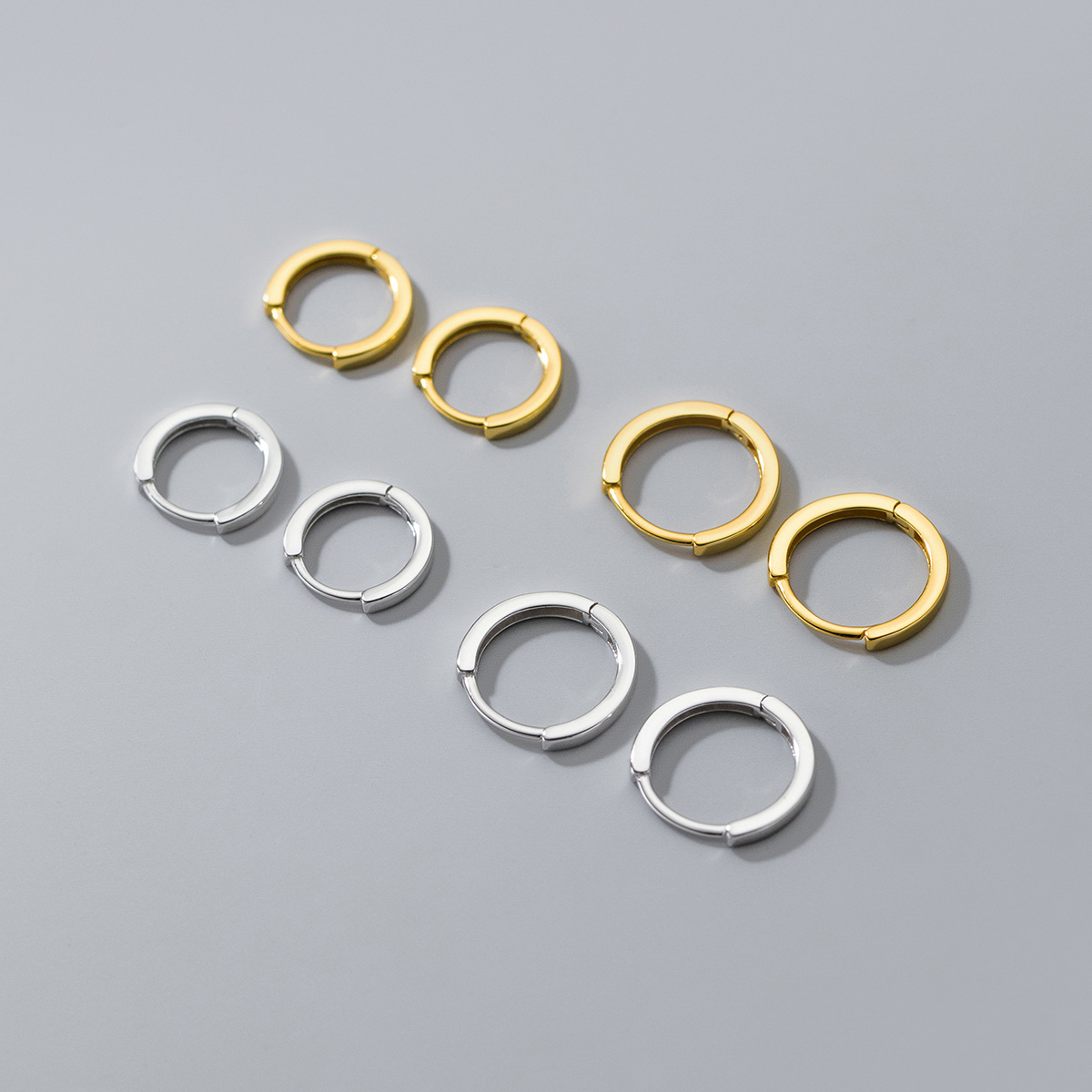 Eloch s925 plata corta de verano orejas redondas coreanas simple dulce geometría orejas de mujer M01425