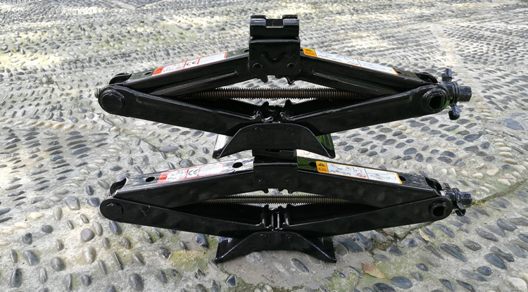 1.5t Car-Mounted Hand-Cranked Labor-Saving 0kg Ton Car Tool Jack for Car Tire Changing Horizontal 1.5 Tons