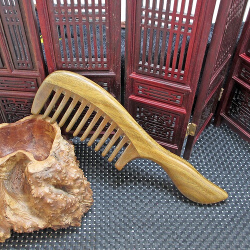 Wholesale Green Sandalwood Comb with Thick Drum Handle Hair Growth Sandalwood Long Handle Comb Hair Loss Prevention Green Sandalwood Comb