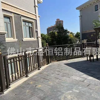 厂家供应铝艺护栏承接工程铝合金别墅小区庭院雕花铝艺护栏欧美式