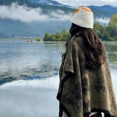 民族風のストールの女性の外はマフラーの雲南のチベットの青海の旅行の休暇を掛けて長いタイプの復古のマントのマントを着ます。