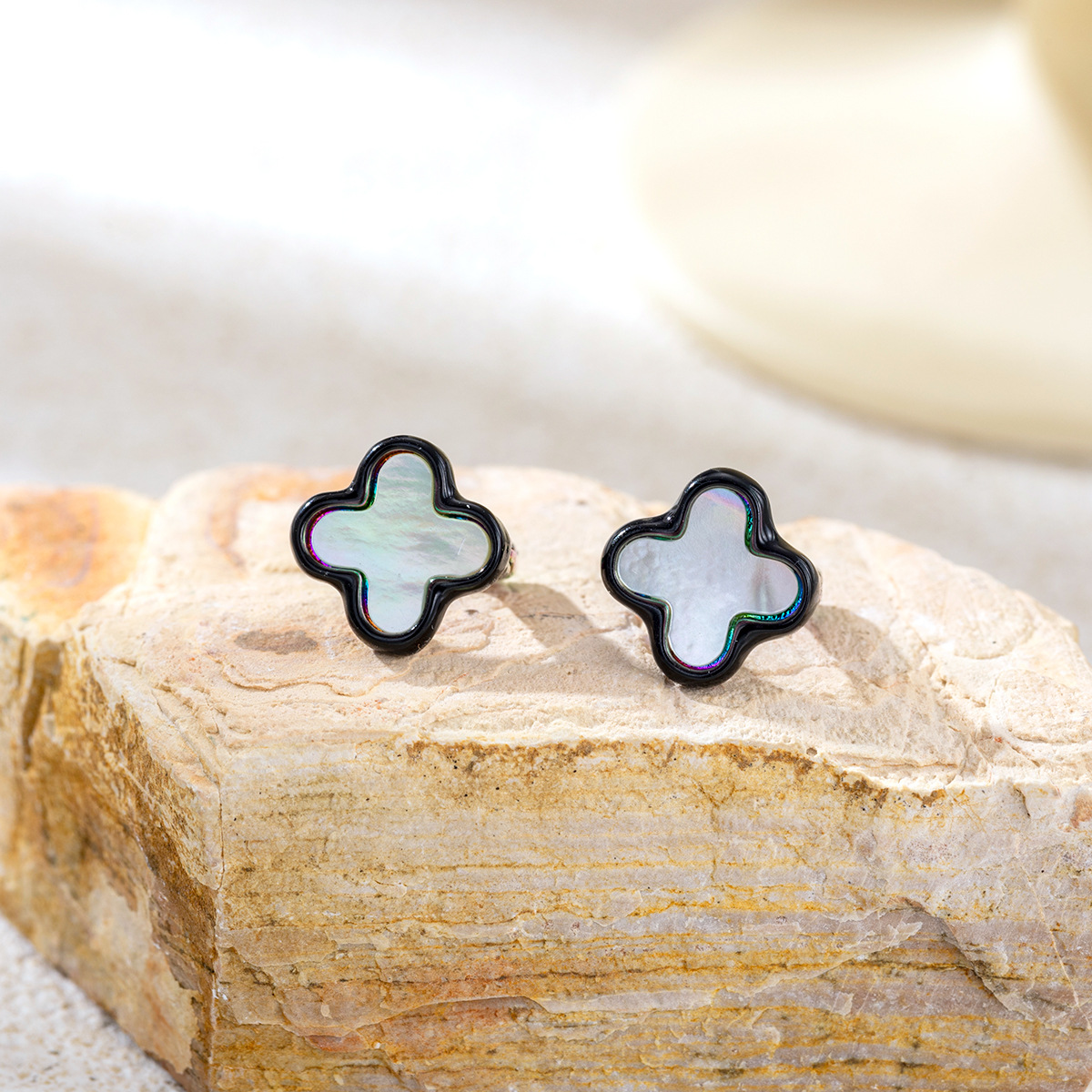 Taina europa y americana pendientes de acero inoxidable lujo ligero de alto nivel pendientes de ágata negro para mujeres no se desvanecen venta caliente transfronteriza