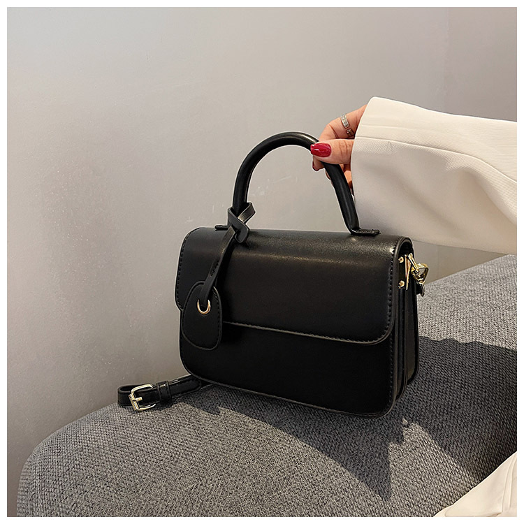 This Year's Popular Small Bag Women's Bag 2021 New Fashionable Simple Retro Messenger Bag Popular Autumn Portable Small Square Bag display picture 6