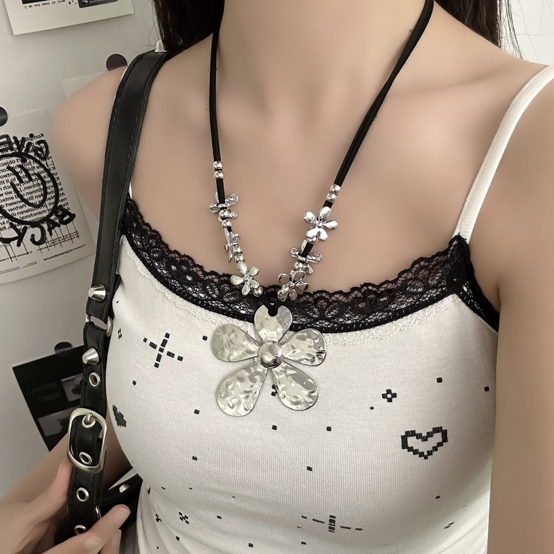 冷淡风花朵吊坠项链轻奢高级感锁骨链个性潮流时尚百搭项饰饰品女|undefined